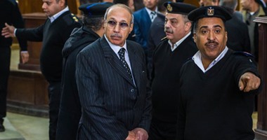 جنايات القاهرة تمنع العادلى و12 موظفا بالداخلية من التصرف بأموالهم