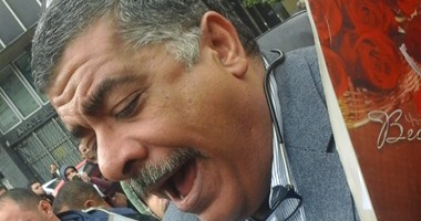نائب يستمع لمشكلة أهالى مفقودى الهجرة غير الشرعية أمام البرلمان‎