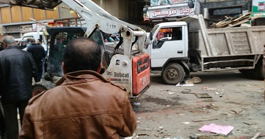 بالصور.. حملة إزالة مكبرة على أسواق المنشية لإزالة الباعة الجائلين المخالفين