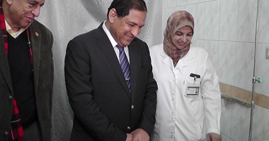 غضب بين أهالى المصابين بـ"العمى" فى طنطا بسبب التعويضات.. محافظ الغربية: "حسبى الله ونعم الوكيل فى الأطباء اللى اتسببوا فى اللى حصل للغلابة دول".. ويقرر علاج المصابين على نفقة الدولة