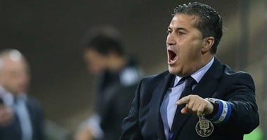 مدرب الاهلى السابق يجدد تعاقده مع الشارقة الإماراتى
