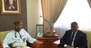 سفير مصر بعمان:رئيس بلدية ظفار يدعو القاهرة للمشاركة بمهرجان صلالة السياحى