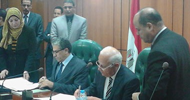 وزير البيئة: الدولة تصرف 2 مليار جنيه سنويا لحل مشكلة القمامة