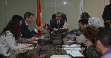 وزير البيئة يبحث مع بعثة بنك الإنشاء والتعمير الأوروبى سبل التعاون