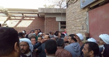 صحافة المواطن.. أهالى شبرامنت يحتجون على عدم توافر "السكر والزيت" بمكاتب التموين