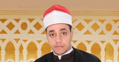 محافظ سوهاج يهنىء "عبد الرحيم راضى" لفوزه بالمركز الاول فى حفظ القرآن