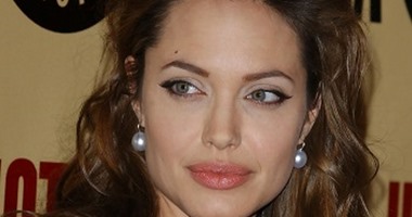 بعيداً عن المكياج.. 4 مستحضرات لا تستطيع"أنجلينا جولى" الاستغناء عنها