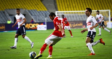 اتحاد الكرة يتسلم درع الدورى من الزمالك لتسليمه للأهلي
