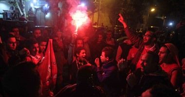 جمهور الاهلى ينهى احتفالاته ويغادر مقر الجزيرة