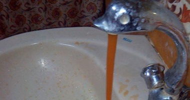 صحافة المواطن.. قارئ يشارك بصورة ترصد تحول مياه الشرب بالمنوفية إلى لون الأصفر الداكن