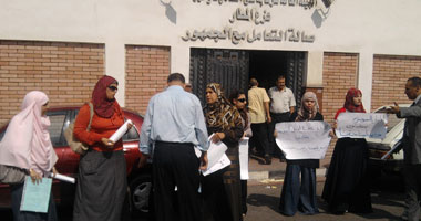 وقفة لأوائل كلية العلوم بجامعة السويس احتجاجا على عدم تعيينهم