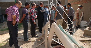 الأطفال يدفعون ثمن الإهمال بالمدارس.. مصرع تلميذ ابتدائى فى بالوعة صرف مكشوفة بمدرسة خاصة بأسيوط.. "محمد صلاح" سقط خلال اللعب مع أصحابه.. والمحافظ يحيل المسئولين للتحقيق ومراجعة منظومة الصرف بالمدارس