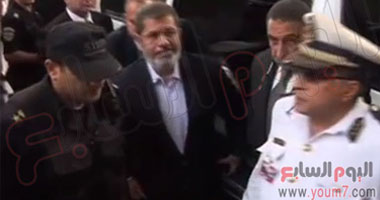 مدير مصلحة السجون: منع الزيارات عن محمد مرسى لدواع أمنية 