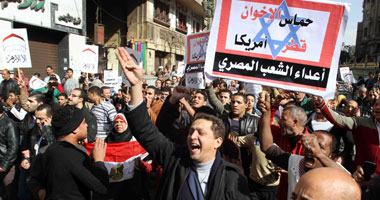 بالصور.. مسيرة حاشدة من "الأزهر" لـ"التحرير" للمطالبة بـ"إسقاط النظام"