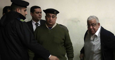 تجمهر أسرة أسامة الشيخ أمام سجن القناطر وسط تضارب حول الإفراج عنه