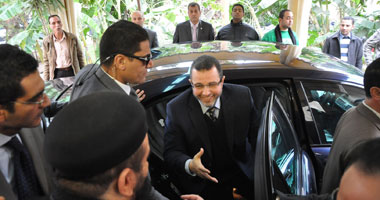 بالصور.. رئيس الوزراء يصل الكاتدرائية لتهنئة البابا تواضروس بعيد الميلاد