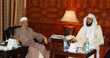 بالصور.. "العريفى" فى مؤتمر بـ"الأزهر": زرت مصر بقلبى أكثر من زيارتها بجسدى