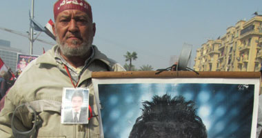 والد شهيد بجمعة الغضب: نريد من الرئيس القادم تحقيق القصاص
