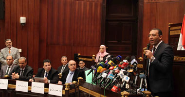 بالصور.. صلاح يدير حوار التأسيسية ويطرح تساؤلات المعارضة على ماضى ومحسوب