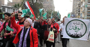 وصول مسيرة حزب الوفد للتحرير لرفضهم الإعلان الدستورى