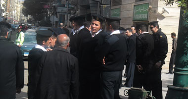 ضبط عاطلين أثناء سرقتهما أحد الأشخاص بالإكراه بالظاهر