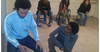 عرض مسرحية "قصة بسيطة جداً" على مسرح الهناجر.. الجمعة