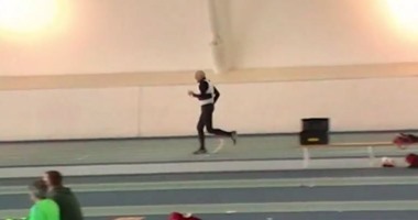 بالفيديو.. عجوز فى الـ95 يكسر الرقم القياسى فى الجرى 200 متر