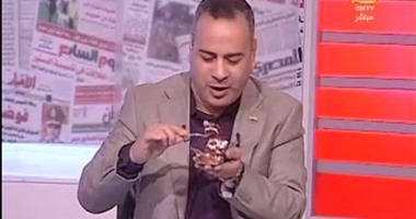 جابر القرموطى يتناول "جاتوه" بمانشت احتفالا بعيد ميلاد ولى عهد أبو ظبى