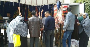 محافظة القاهرة تزيل شادر لحوم مخالف بمساكن النور والظلام فى حى الخليفة
