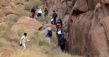سليمان.. أصغر "دليل" فى جبال مصر بـ"14" عامًا و"7 سنين" خبرة