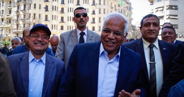 مواطن شرقاوى يطلب "كشك" من محافظ القاهرة..وجلال السعيد:"كلمولى محافظ الشرقية"