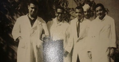 بالصور..البطل الحقيقى لفيلم"لاوقت للحب" يروى تجسيد رشدى أباظه وفاتن حمامة لشخصيته وزوجته.. وكيف تشكلت التنظيمات السرية "حدتو" لمحاربة الاحتلال البريطانى.. حمزة البسيونى: رشدى أباظة اعترض على اسم حمزة