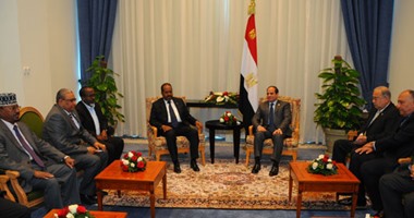 مصر والصومال.. علاقات تاريخية متميزة.. الدولة المصرية من أوائل الدول التى اعترفت باستقلال الصومال.. القاهرة تقدم منحا دراسية للشباب الصومالي فى الجامعات.. وتأهيل وتدريب الكوادر البشرية فى مقديشيو