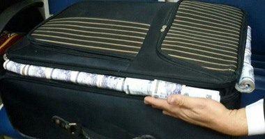 جمارك مطار برج العرب تحبط محاولة راكبة تهريب 175 ألف جنيه للكويت