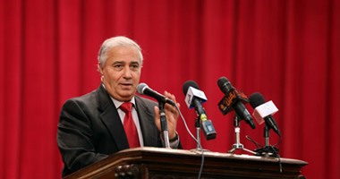 فاروق جويدة يواصل لملمة الحقائق من وسط الركام ويكتب قصيدته "الحب فى الزمن الحرام".. الشاعر الكبير ينتقد فى أبياته المتاجرة بالدين وتلويث طهارته وقتل الأبرياء وتجريف الأرض باسم الإسلام