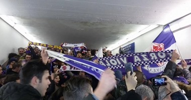 بالصور.. جماهير فيورنتينا تحتشد لاستقبال "صلاح ورفاقه"