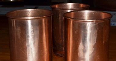 مخاطر صحية لشرب الماء فى الزجاجات النحاسية