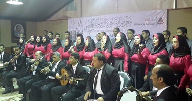 "فرقة الأنفوشى" تغنى فى معرض الإسكندرية للكتاب وسط حضور جماهيرى كبير
