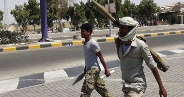 الحوثيون يحتجزون 10 شاحنات مساعدات للمتضريين فى تعز جنوبى اليمن