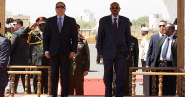 السيسى يهنئ البشير والشعب السودانى بعيد الأضحى