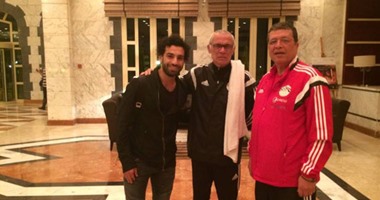 كوبر يصوت لمحمد صلاح فى سباق أفضل لاعب.. ويتوقع فوز "محرز"