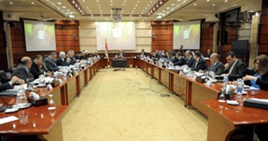 محلب يخصص قطع أراضى للأغراض الاستثمارية بعدد من المحافظات