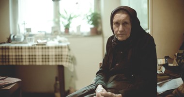 مصور من المجر يلتقط صورا لسيدة تعيش فى عزلة من نوع خاص