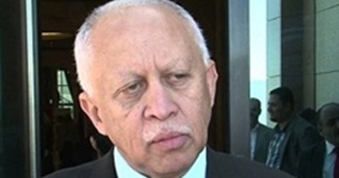 السفارة اليمنية بالقاهرة تواصل جهودها لإنهاء أزمة مواطنيها العالقين بمصر