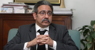 الليلة.. عماد أبو غازى يفتتح قاعة لمسات للفن بوسط البلد