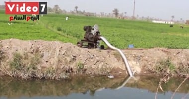 ضبط مزارع يروى أرضه من مصرف المحيط بأبوقرقاص فى المنيا