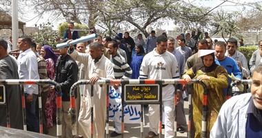 مواطن من ذوى الاحتياجات الخاصة: احنا بنحب السيسى.. والمسئولين مش حاسين بينا