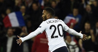 لاكازيت يطلب الرحيل عن ليون و3 أندية تتنافس لضمه