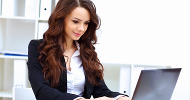 8 علامات تكشف إعجاب مديرك بأداءك فى العمل.. تعرف عليهم
