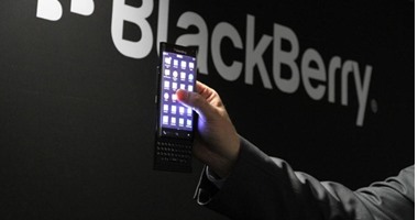 بلاك بيرى تستجيب لقرار فيس بوك لإلغاء دعم تطبيقاتها على BlackBerry 10  وBB OS
